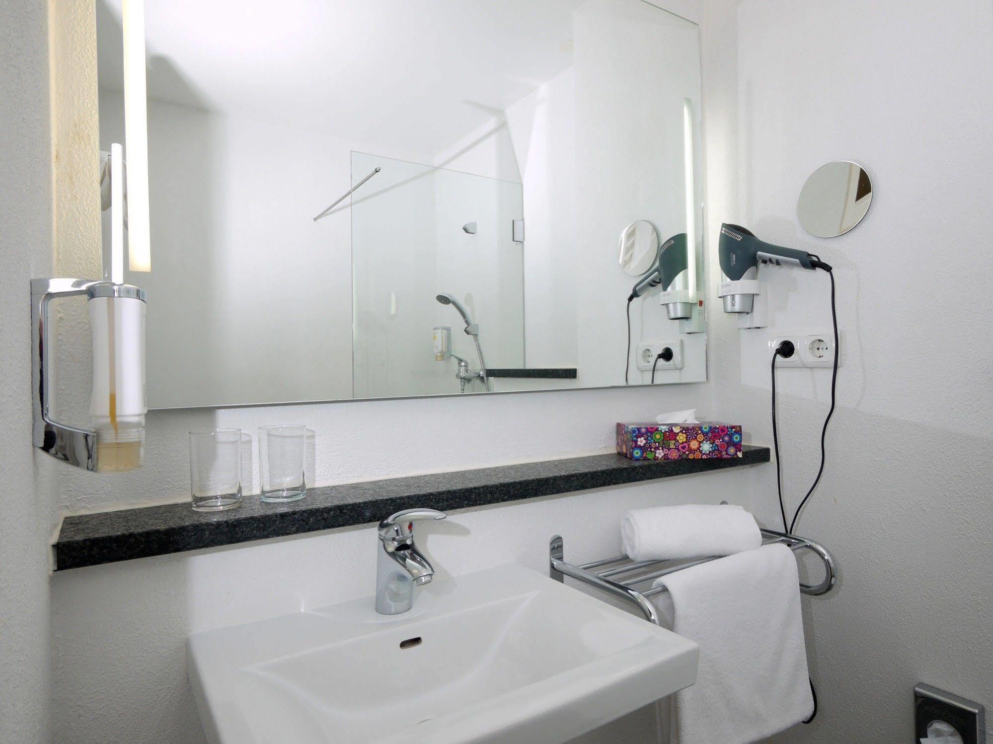 Hotel Pinger เรมาเงน ภายนอก รูปภาพ